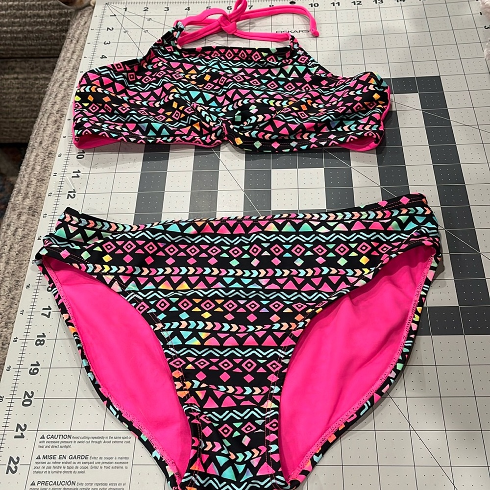 2 piece girls swimsuit with neon geometric pattern. XL. EUC! Like new!
